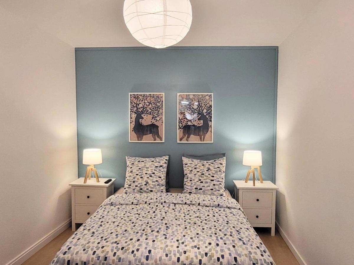 1 Chambre, Cuisine, Coin Salon, Salle De Bain