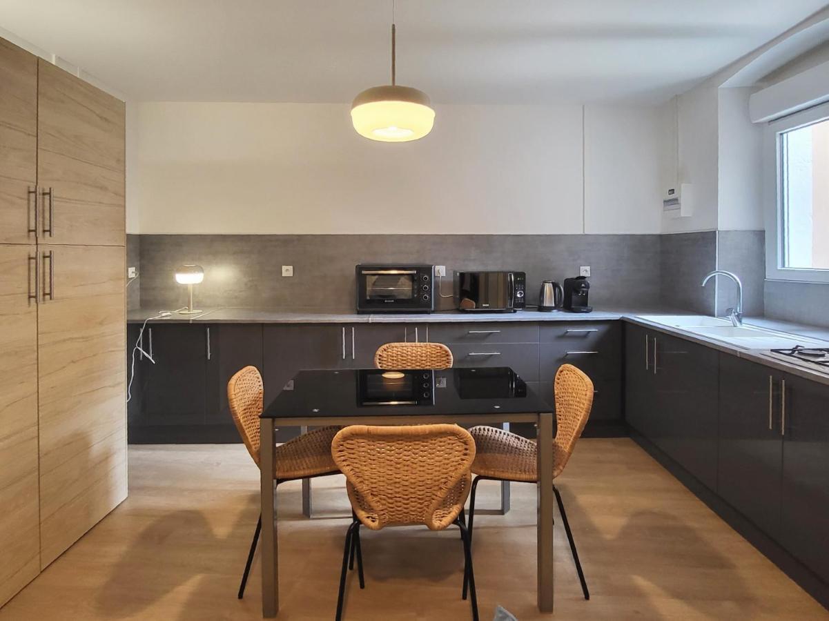 1 Chambre, Cuisine, Coin Salon, Salle De Bain Saint-Claude