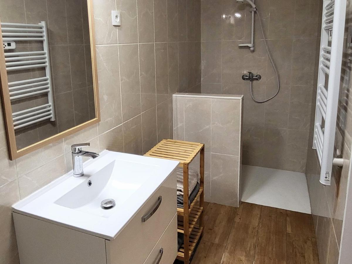 Apartment 1 Chambre, Cuisine, Coin Salon, Salle De Bain