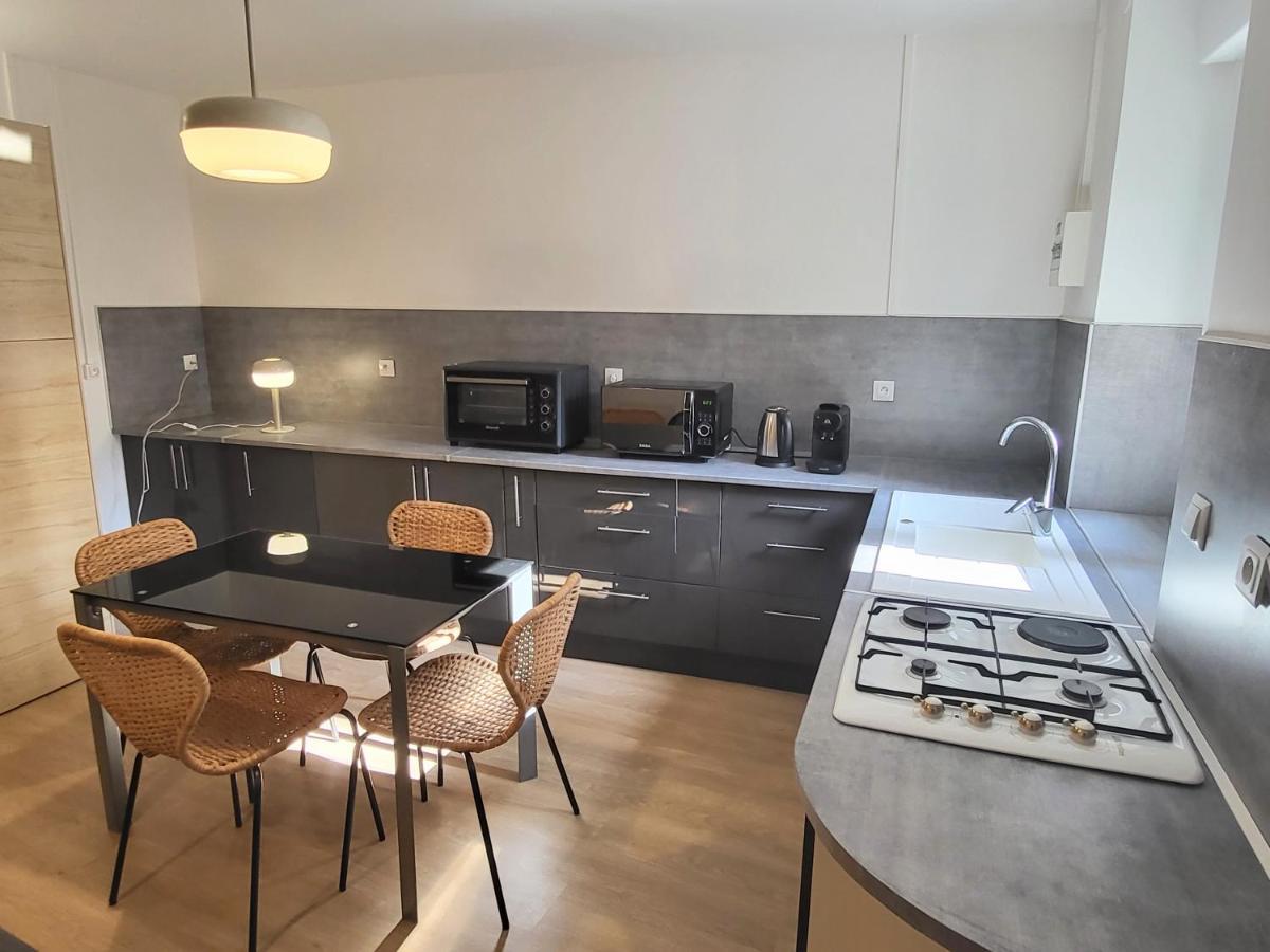 1 Chambre, Cuisine, Coin Salon, Salle De Bain Saint-Claude